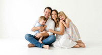 Firefly_Gemini Flash_I want to use the same people generated in the first photo, Professional family portr 893387